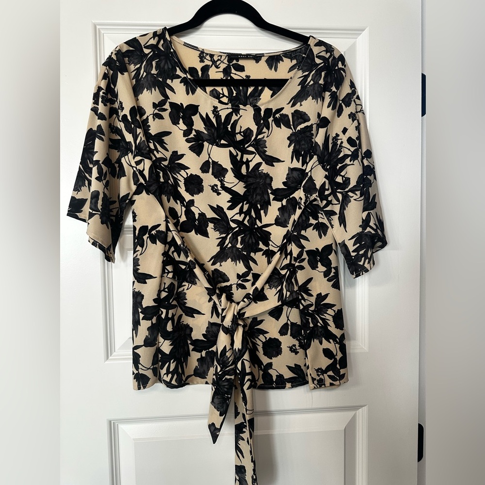WEST KEI Floral Print Women's Top - Black and Cream SIZE M